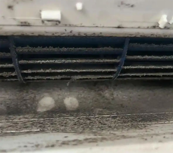 柳南空调吹的风有股烧焦味是怎么回事